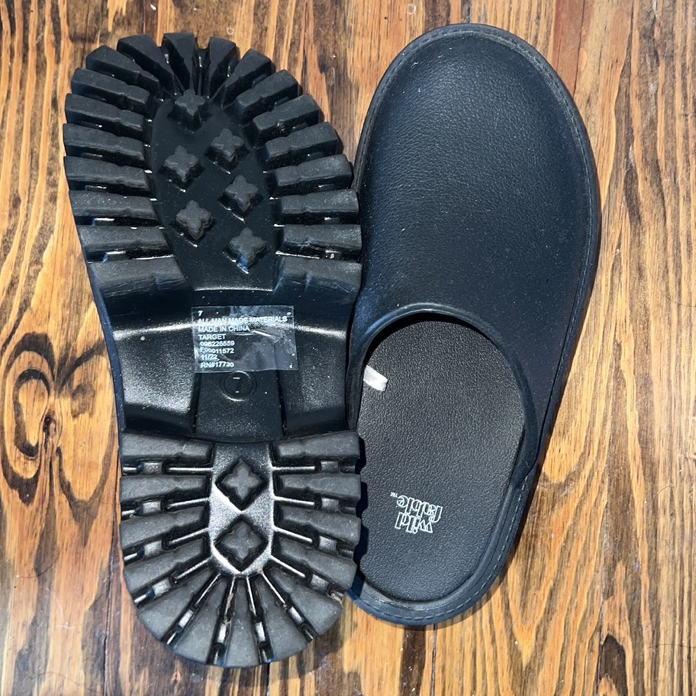 Lugged platform clogs - Picture 4 of 6